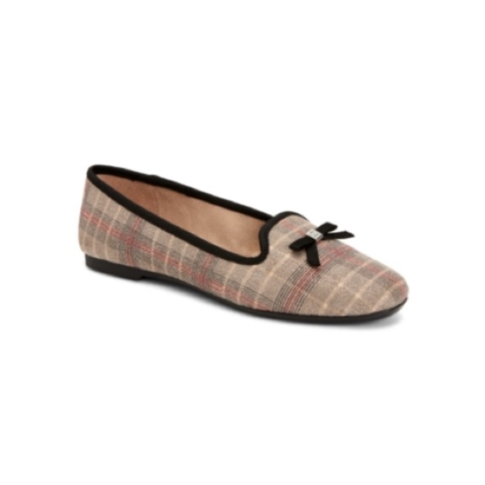 Character club lofares women's shoes